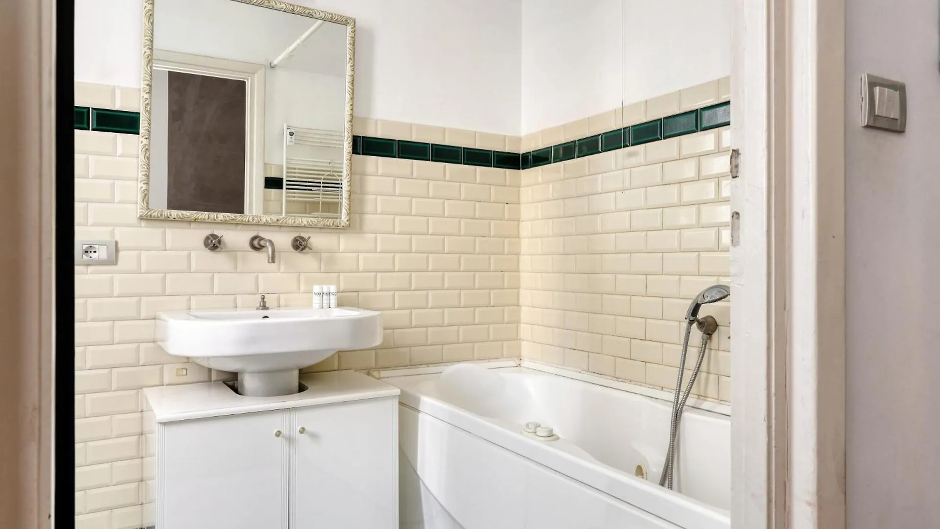 Joivy Bright 1Br Flat Near Mudec Museum Apartment Milan 0*,  Italy